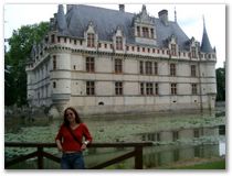 Gabi vor dem Schloss Azay-le-Rideau