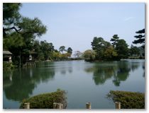 Der Kenroku-En Park gilt als einer der drei schoensten Parks in Japan. Mir hat's auf jeden Fall gefallen.