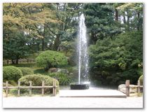 Dies sei der aelteste Springbrunnen in Japan.
