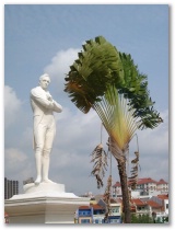 Die Statue von Raffles, dem Gründer vom modernen Singapur